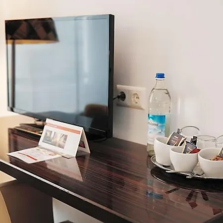 Helvetia - Self Check-in Hotel