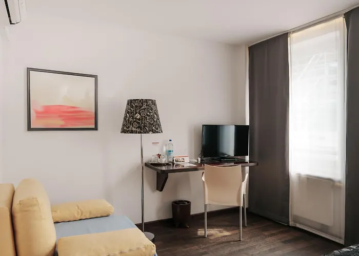 Helvetia - Self Check-in Hotel